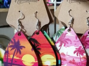 Aretes de madera pintados