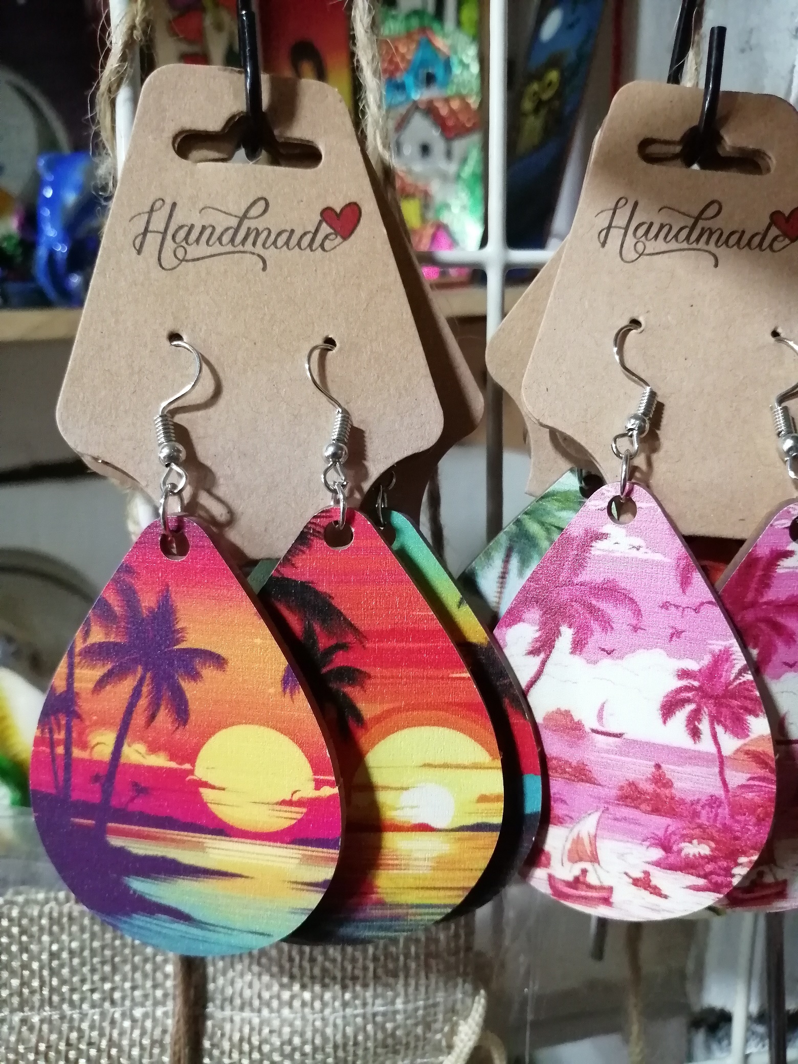 Aretes de madera pintados