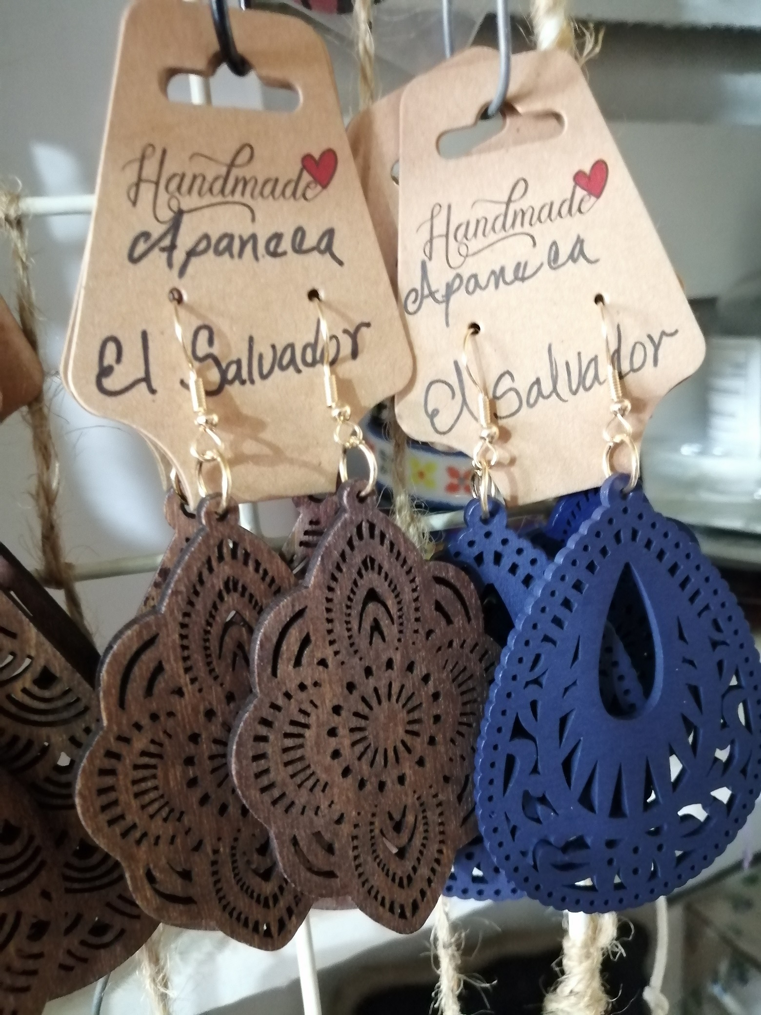 Aretes de madera pintados - Imagen 2