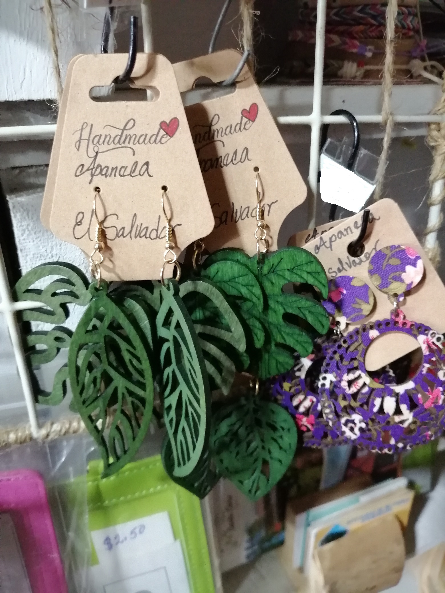 Aretes de madera pintados - Imagen 3