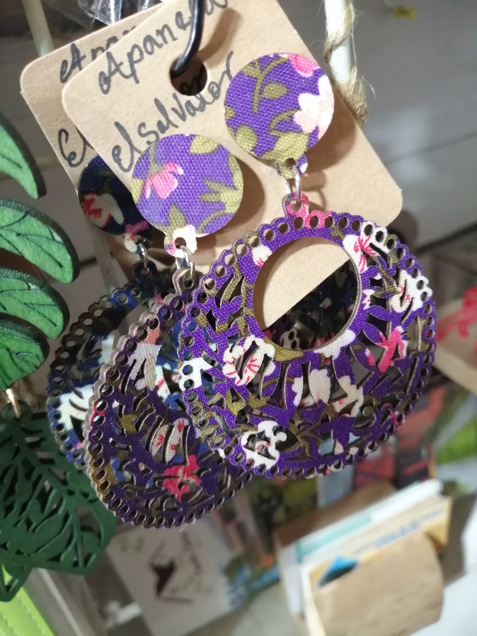 Aretes de madera pintados - Imagen 4